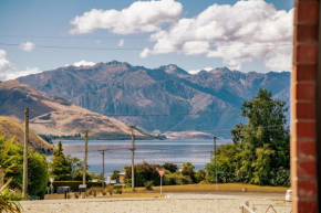 Lakeview Haven - Lake Hawea Holiday Home, Dingle Burn